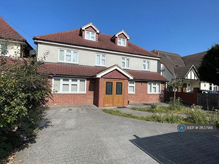 5 Bedroom Detached House To Rent In Wellesley Avenue, Iver, SL0