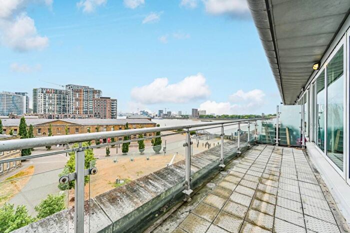 3 Bedroom Flat For Sale In Hopton Road, Woolwich, London, SE18
