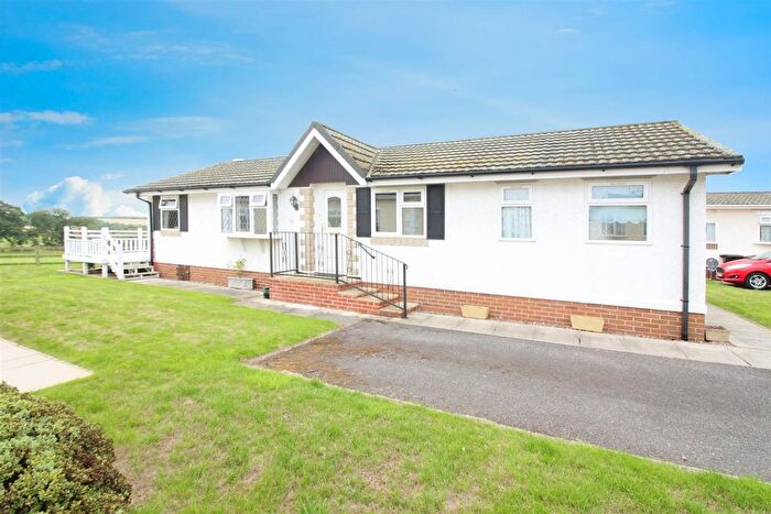 2 Bedroom Mobile/park Home For Sale In Little Preston Park Home Estate, Hall Road, Leeds, LS26