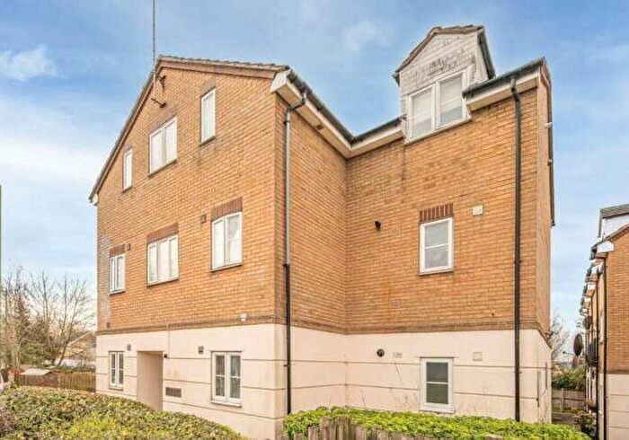 1 Bedroom Flat For Sale In Dover Close, Cricklewood, London, NW2