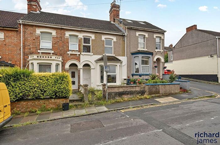 3 Bedroom Terraced House For Sale In Dixon Street, Swindon, SN1