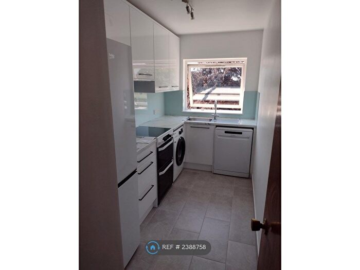 1 Bedroom Flat To Rent In Kingsley House, Surbiton, KT6