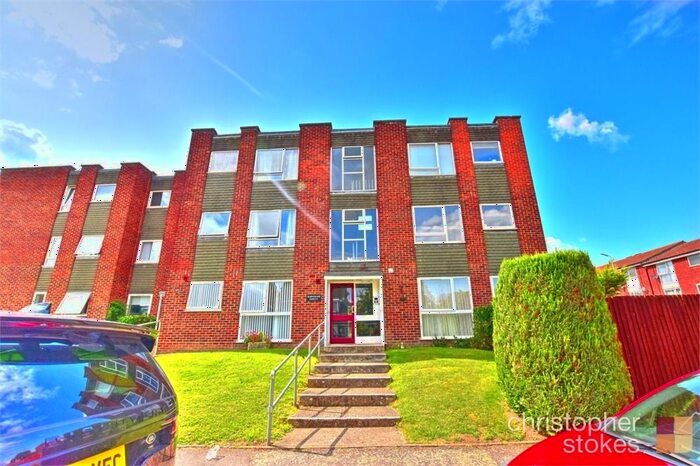 2 Bedroom Flat To Rent In Buryholme, Broxbourne, Hertfordshire, EN10
