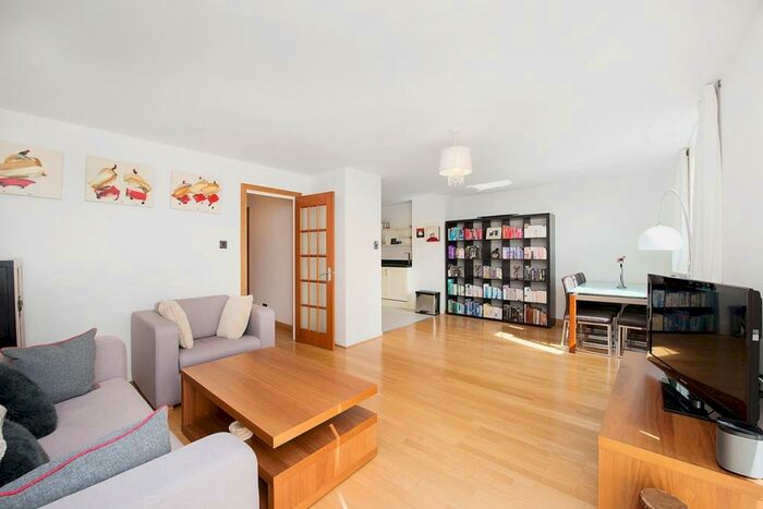 1 Bedroom Flat To Rent In Leeward Court, Asher Way, Wapping, London, E1W