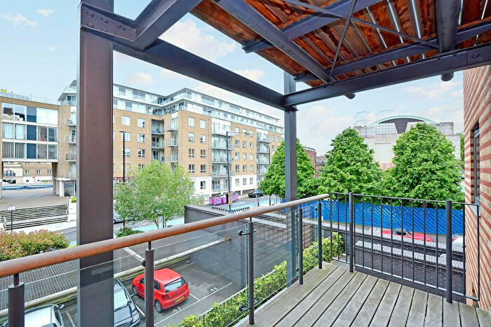 2 Bedroom Flat To Rent In Medland House, Branch Road, London, E14