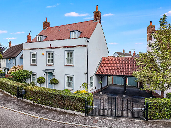 5 Bedroom Detached House For Sale In Brook End Road North, Chancellor Park, Chelmsford, CM2