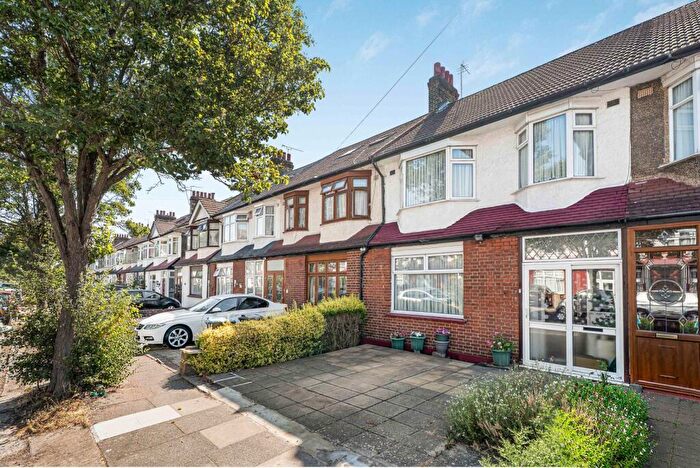 3 Bedroom House For Sale In Princes Avenue, London, N13