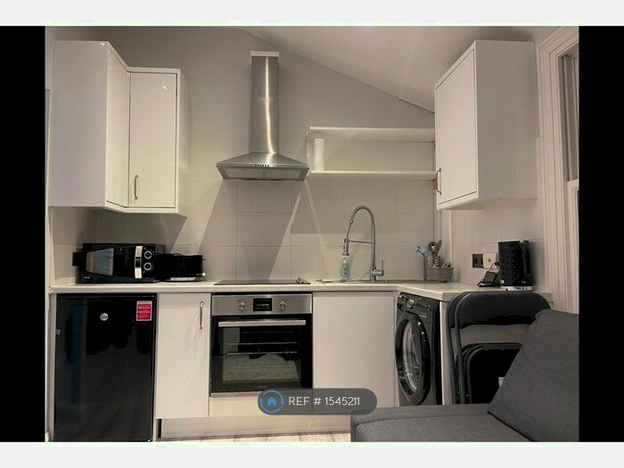 1 Bedroom Flat To Rent In Sisters Avenue, London, SW11