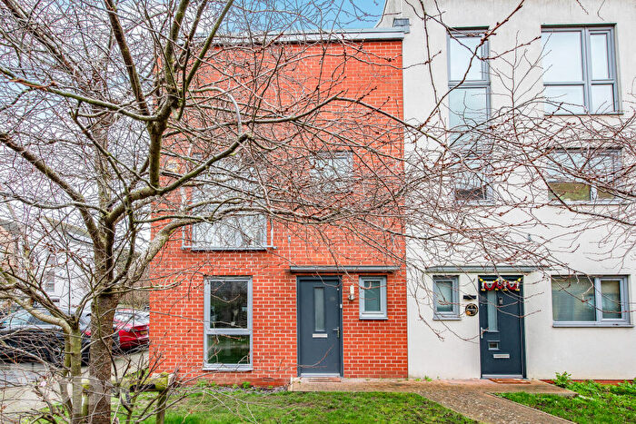 3 Bedroom End Of Terrace House For Sale In Vimy Drive, Dartford, DA1