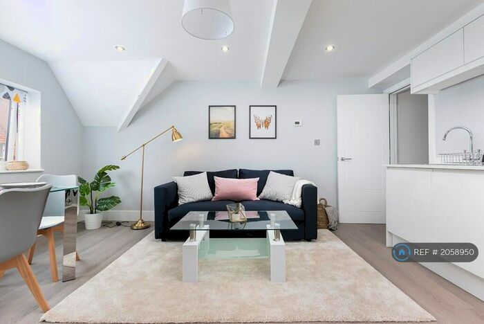 1 Bedroom Flat To Rent In Cross Street, Reading, RG1