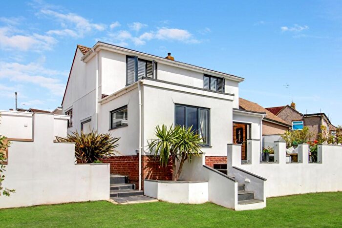 4 Bedroom Detached House For Sale In Frimley Close, Brighton, BN2