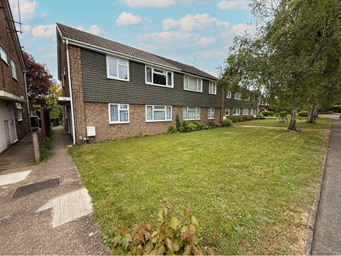 2 Bedroom Maisonette For Sale In Bunhill Close, Dunstable, LU6