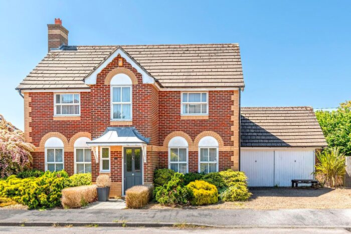 4 Bedroom Detached House For Sale In Shepherds Way, Ridgewood, TN22