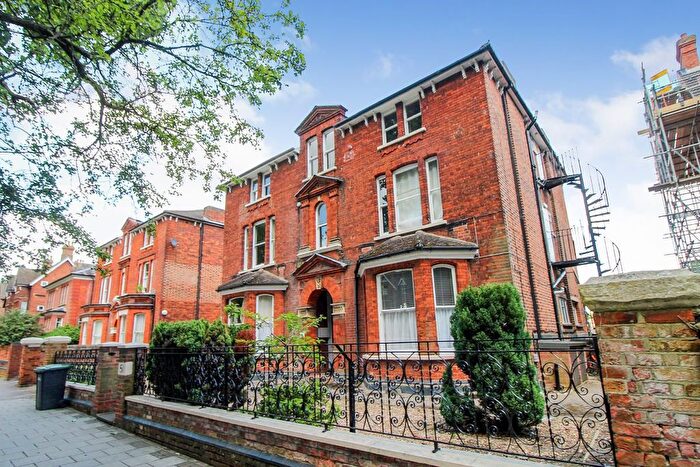 1 Bedroom Maisonette To Rent In De Parys Avenue, Bedford, MK40