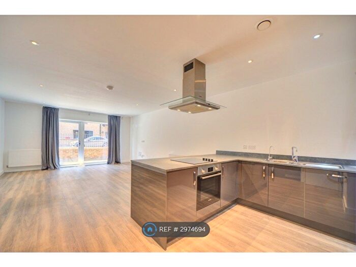 3 Bedroom Flat To Rent In Augustine Court, London, SE18