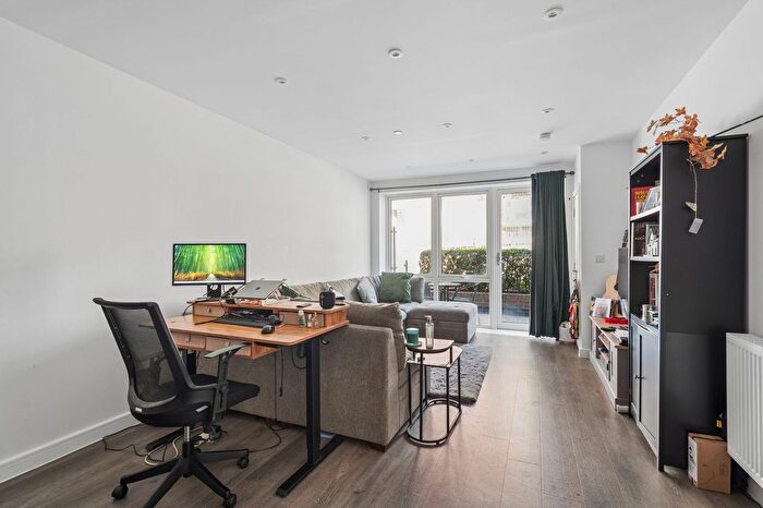 1 Bedroom Flat For Sale In Nightingale House, Oxhey Drive, South Oxhey, WD19