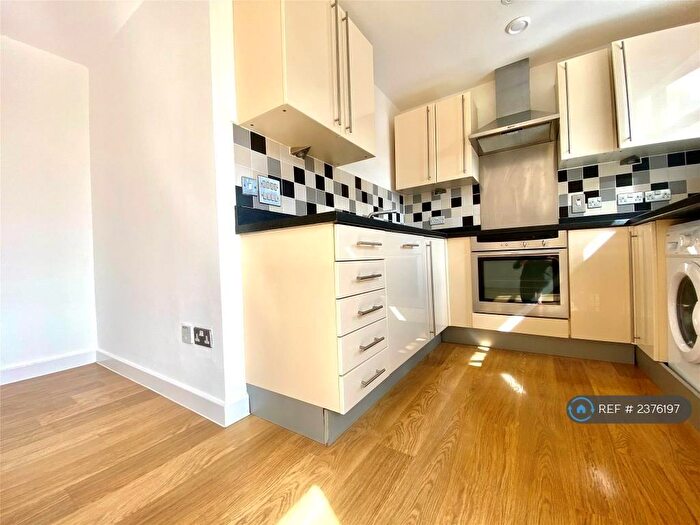 2 Bedroom Flat To Rent In Apollo Apartments, Bristol, BS1
