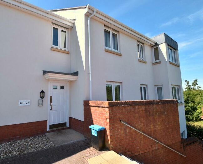 2 Bedroom Flat To Rent In Oakfields, Tiverton, Devon, EX16