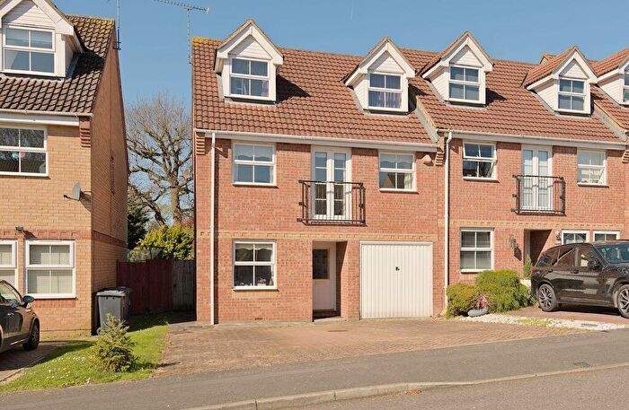 4 Bedroom Town House For Sale In Darlands Drive, Barnet, EN5