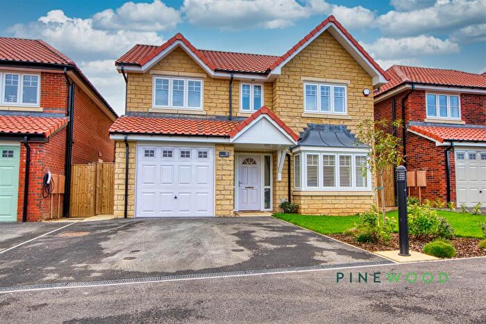 4 Bedroom Detached House For Sale In Brockley Wood Close, Bolsover, Chesterfield, Derbyshire, S44