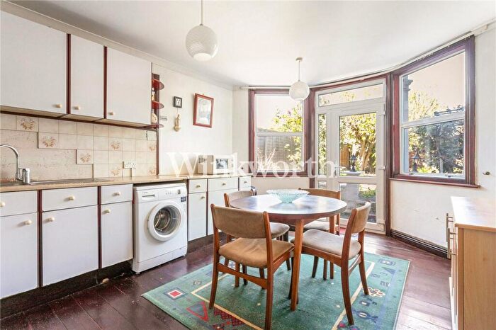 1 Bedroom Apartment For Sale In Pemberton Road, London, N4