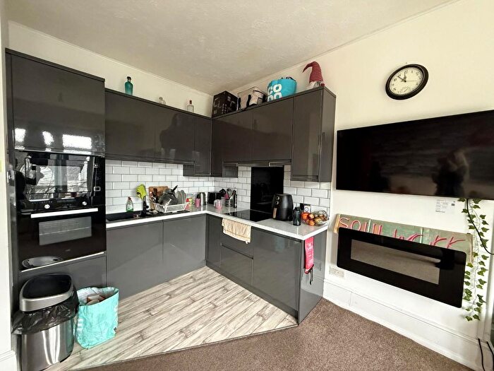 2 Bedroom Flat To Rent In Woodland Terrace, Plymouth, PL4