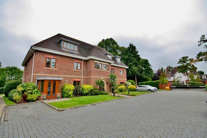 2 Bedroom Flat To Rent In Horsell Rise, Horsell, Woking, GU21