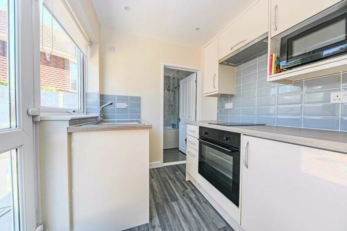 1 Bedroom Flat To Rent In Stakes Hill Road, Waterlooville, PO7