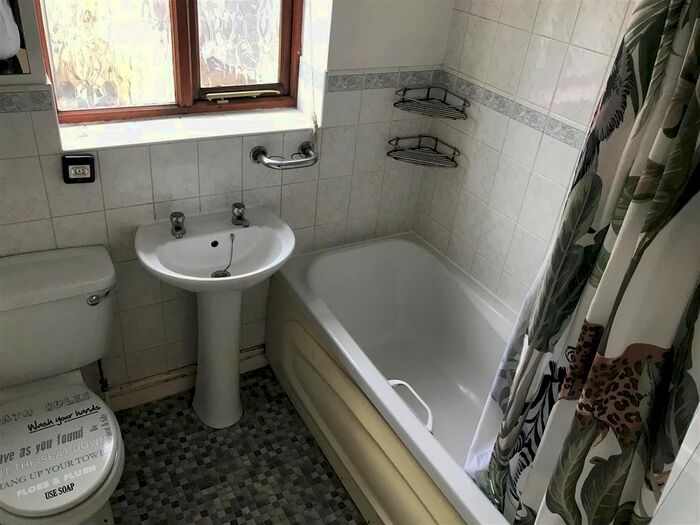 2 Bedroom Semi-Detached House For Sale In South Park Mews, Brierley Hill, DY5