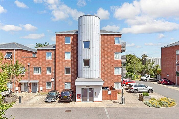 1 Bedroom Flat For Sale In Serpentine Close, Chadwell Heath, Essex, RM6