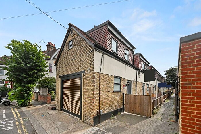 1 Bedroom End Of Terrace House For Sale In Park Avenue Mews, Mitcham, CR4