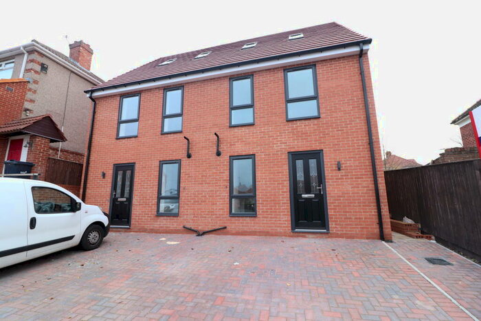 3 Bedroom House To Rent In Ford Avenue, South Hylton, Sunderland, SR4
