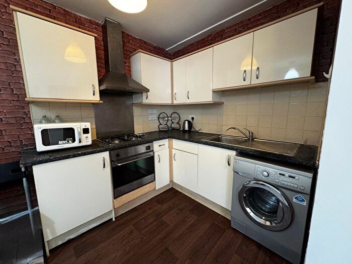 1 Bedroom Flat To Rent In Clapham Road, London, SW9
