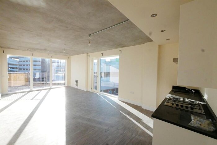 2 Bedroom Flat To Rent In South Street, Romford, RM1