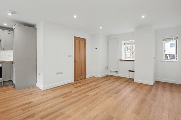 3 Bedroom End Of Terrace House To Rent In Corn Street, Witney, OX28