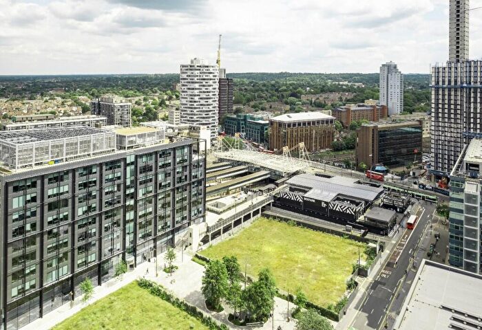 2 Bedroom Apartment To Rent In Dingwall Road, Croydon, London, CR0