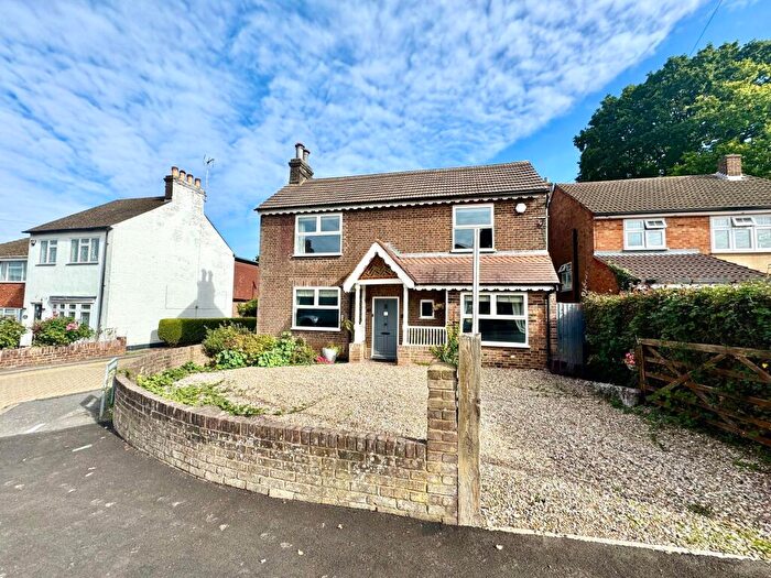 4 Bedroom Detached House For Sale In Summer Street, Slip End, LU1