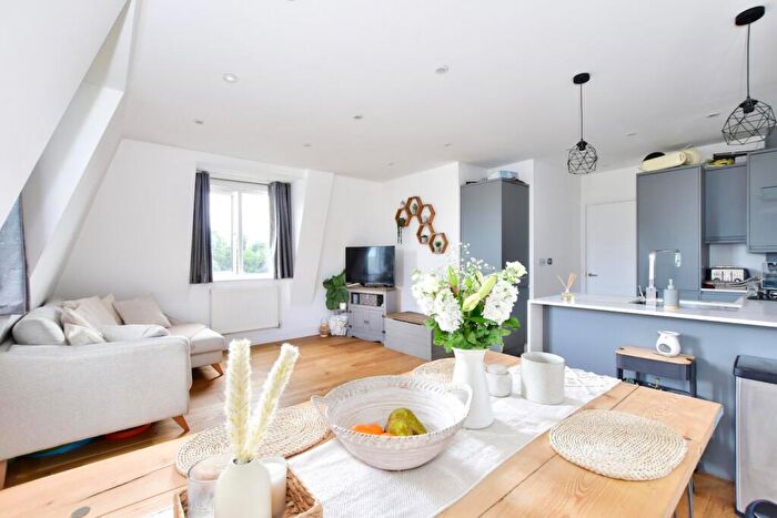 2 Bedroom Apartment To Rent In High Street, Iver, SL0