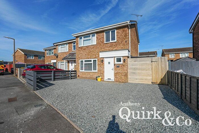 3 Bedroom End Of Terrace House For Sale In Eton Close, Canvey Island, SS8