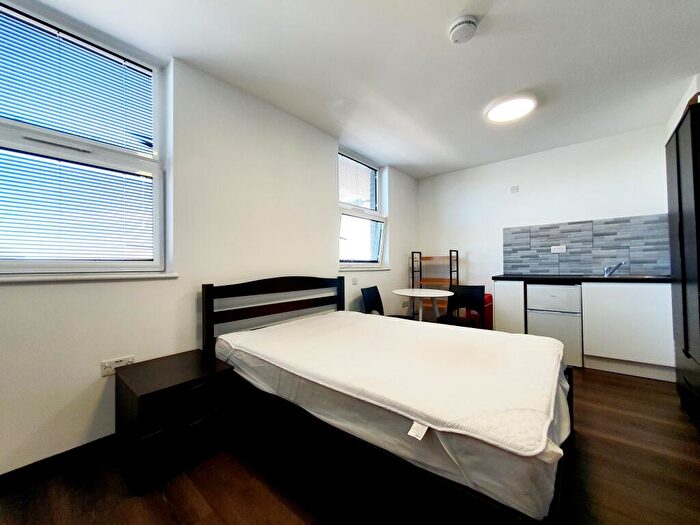 Flat To Rent In Parish Lane, Penge, SE20