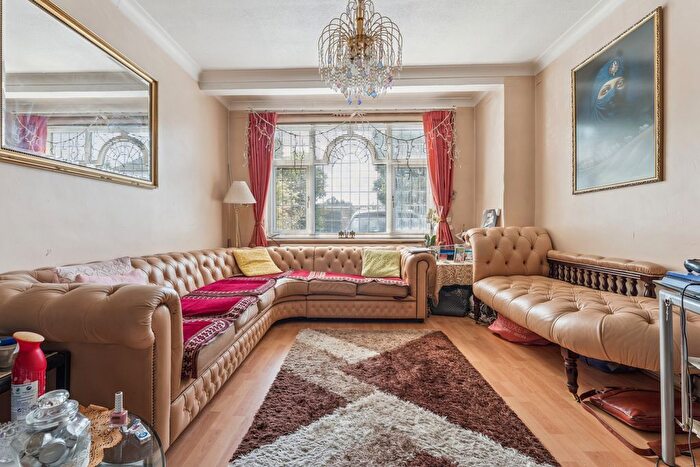 3 Bedroom Semi-Detached House To Rent In Northolt, UB5