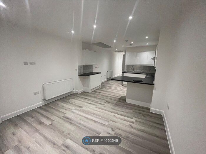 5 Bedroom Terraced House To Rent In Liverpool Road, Reading, RG1