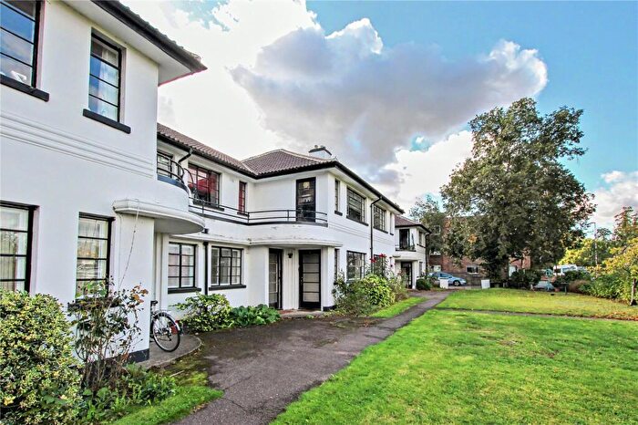 2 Bedroom Apartment To Rent In Maitland House, Barton Road, Cambridge, CB3