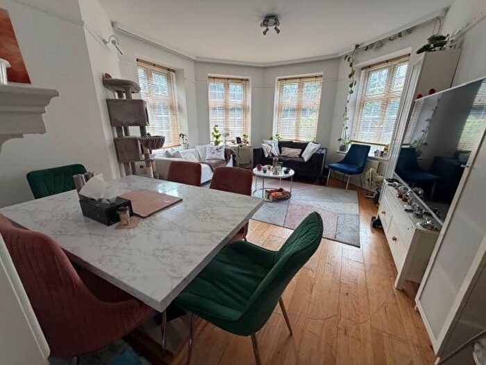 3 Bedroom Flat To Rent In Moreland Court, Finchley Road, Childs Hill, NW2