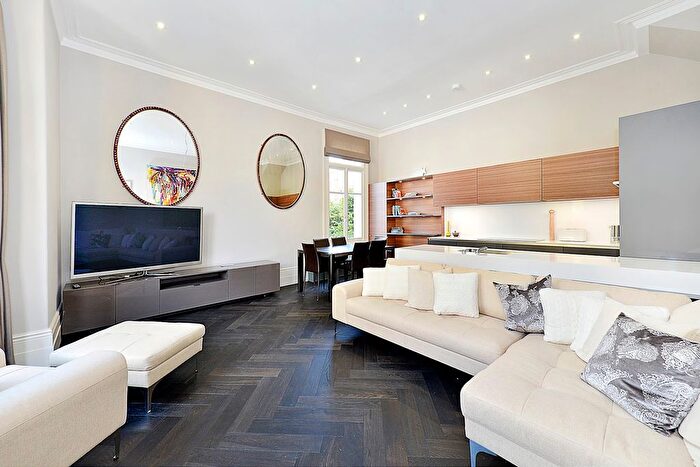 2 Bedroom Flat To Rent In First Floor Flat, Phillimore Gardens, Kensington, London, W8