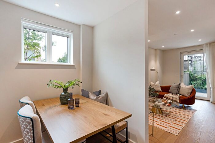 2 Bedroom Flat For Sale In Liddell Road, West Hampstead, NW6