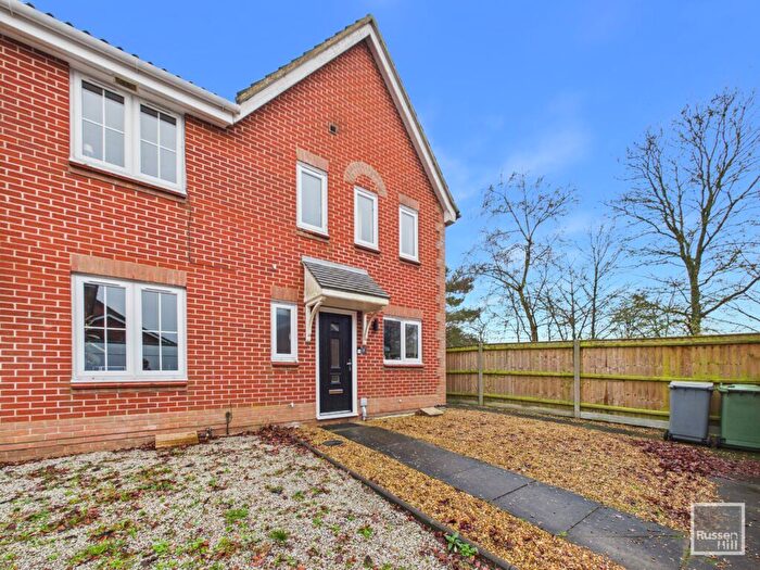 3 Bedroom Semi Detached House For Sale In Stirling Close, Drayton, NR8