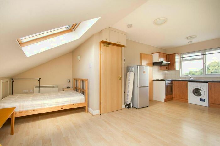 Studio To Rent In Brent Street, Hendon, London, NW4