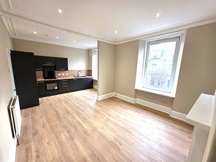 3 Bedroom Flat To Rent In Northfield Place, Rosemount, Aberdeen, AB25