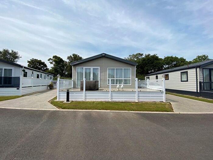 3 Bedroom Park Home For Sale In Carlton Meres Holiday Park, Carlton, Saxmundham, IP17